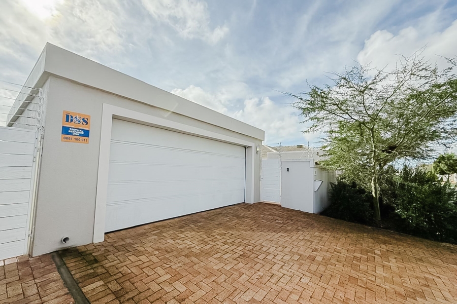 4 Bedroom Property for Sale in Sunningdale Western Cape